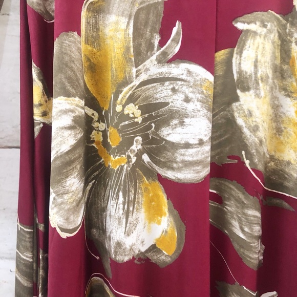 Red Floral Cold Shoulder Dress - Picture 6 of 6